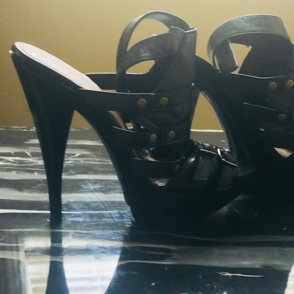 Black Sandle Platform